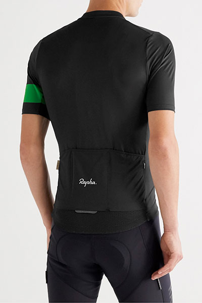 موقع MR PORTER يطلق أوّل مجموعة رياضية حصرية بالتعاون مع علامة RAPHA